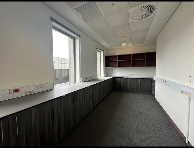 1,097M² OFFICE TO LET IN SANDTON CENTRAL